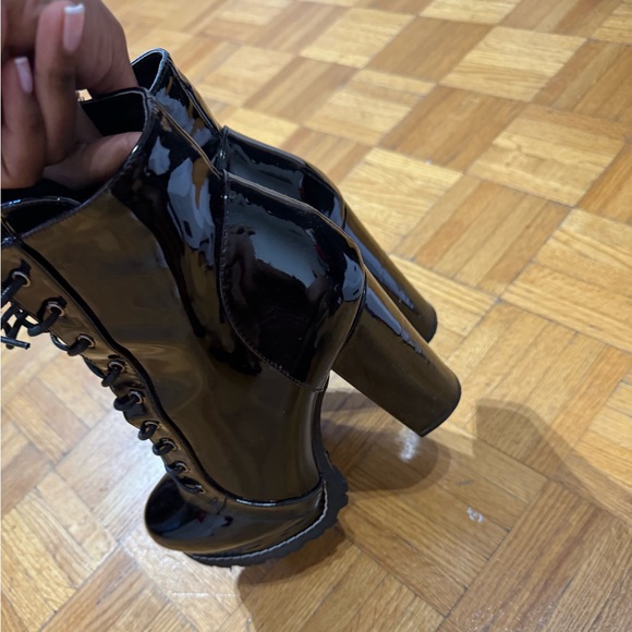 Black boots - Picture 5 of 6